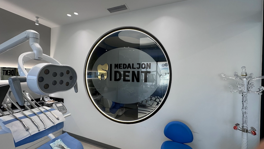 Scopri la nostra clinica dentale in Albania, dove offriamo trattamenti odontoiatrici avanzati, impianti dentali di alta qualità e soluzioni personalizzate. Prenota oggi la tua visita e ottieni il sorriso che meriti a prezzi competitivi.