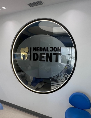 Medaljon Dent logo on the wall inside a modern dental clinic in Albania