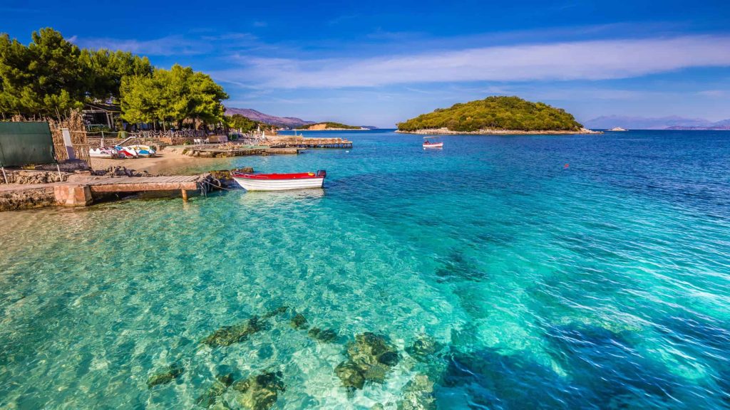 Planning a dental trip abroad? Discover essential tips for traveling to Albania for dental care, from choosing the right clinic and budgeting